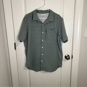 Men’s Columbia Short Sleeve Button‎ Down Size large Omni-shade Stripped Fishing